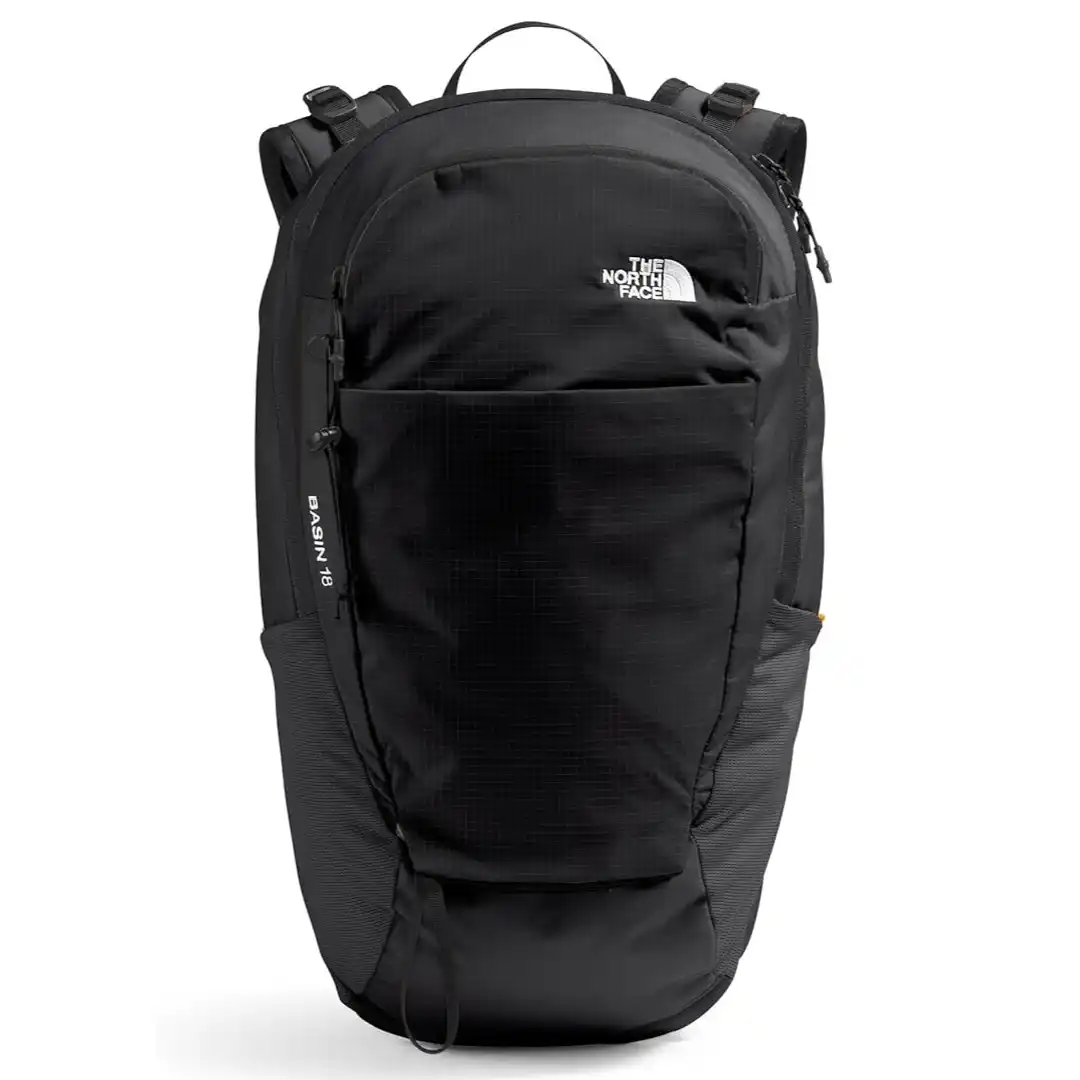 Mochila de senderismo ligera The North Face Basin 18 litros con funda de lluvia integrada y porta bastones
