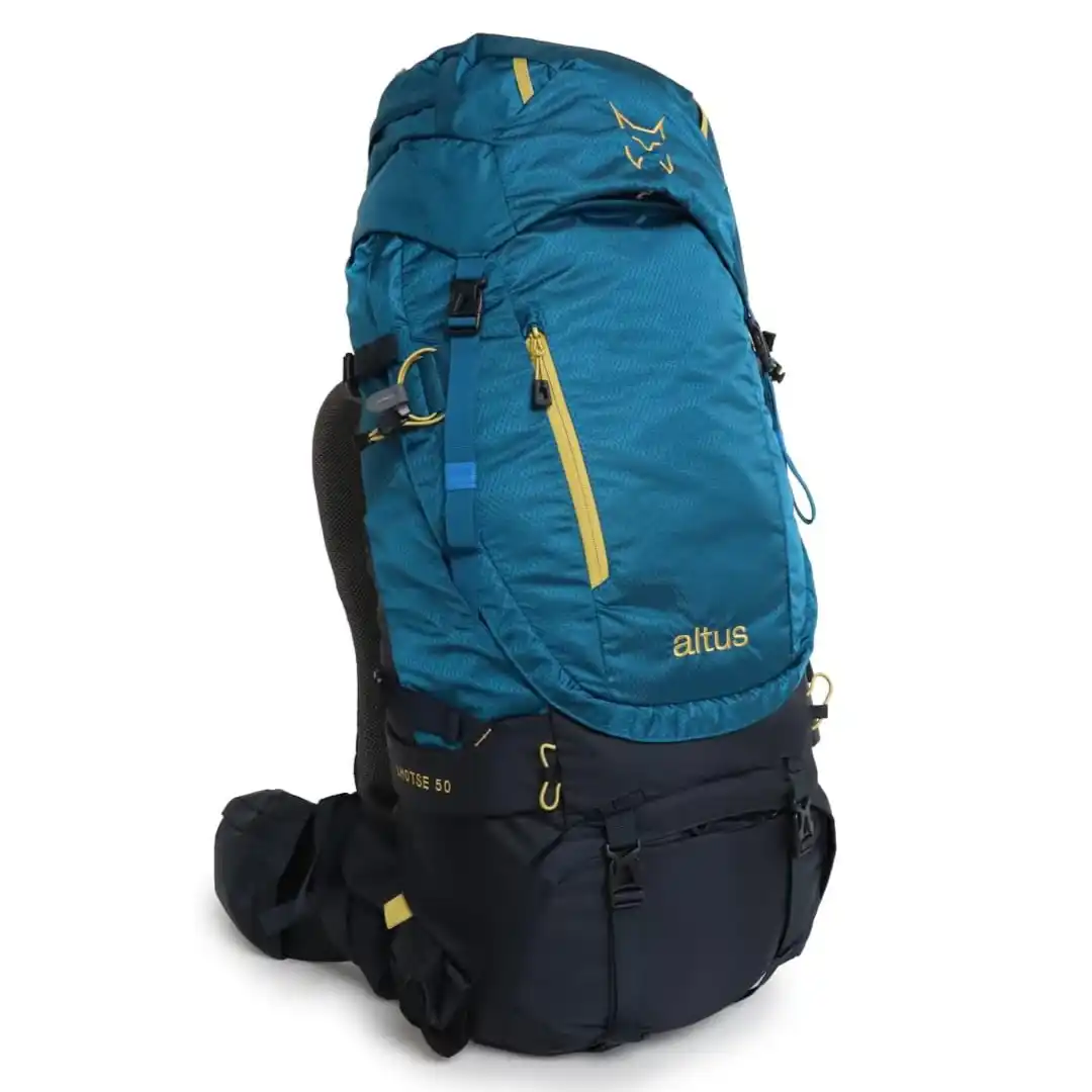 Mochila de montaña Altus 50 litros color azul tinta con sistema de espalda ajustable y porta piolets